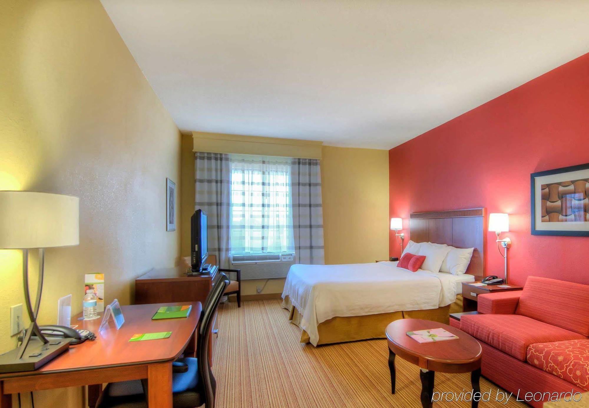 Courtyard Raleigh Crabtree Valley Екстериор снимка