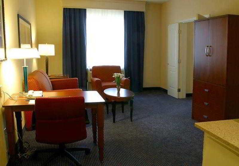 Courtyard Raleigh Crabtree Valley Стая снимка